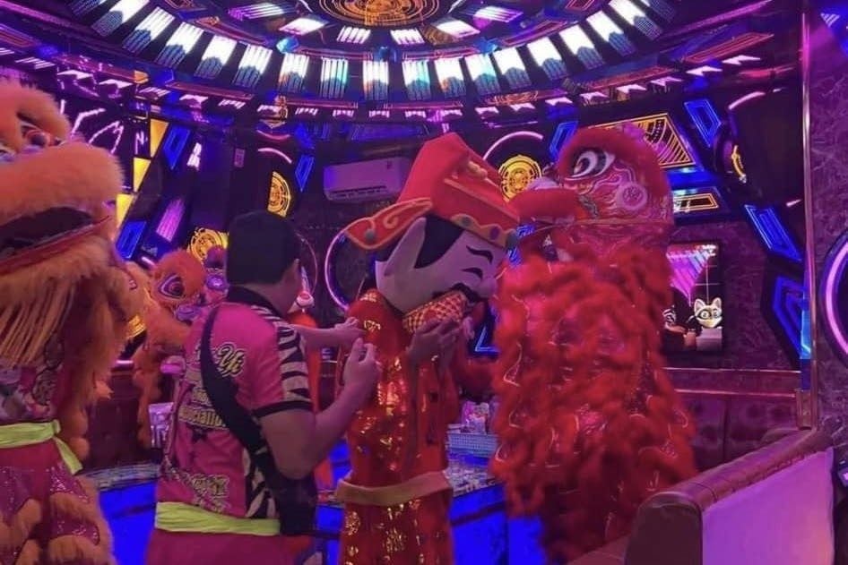 Karaoke KTV Luxury - Gold - 10/2 Bùi Văn Hoà