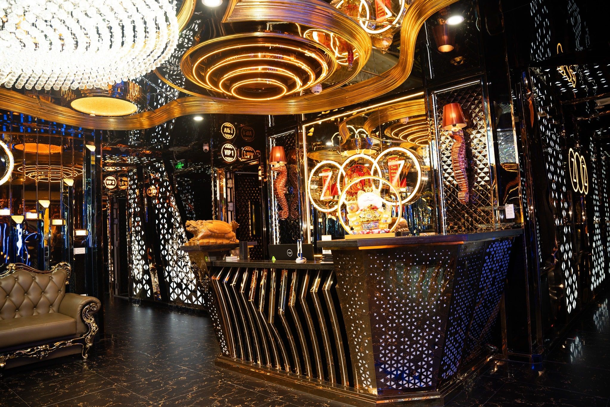 Karaoke Summit - 64 Trần Thái Tông