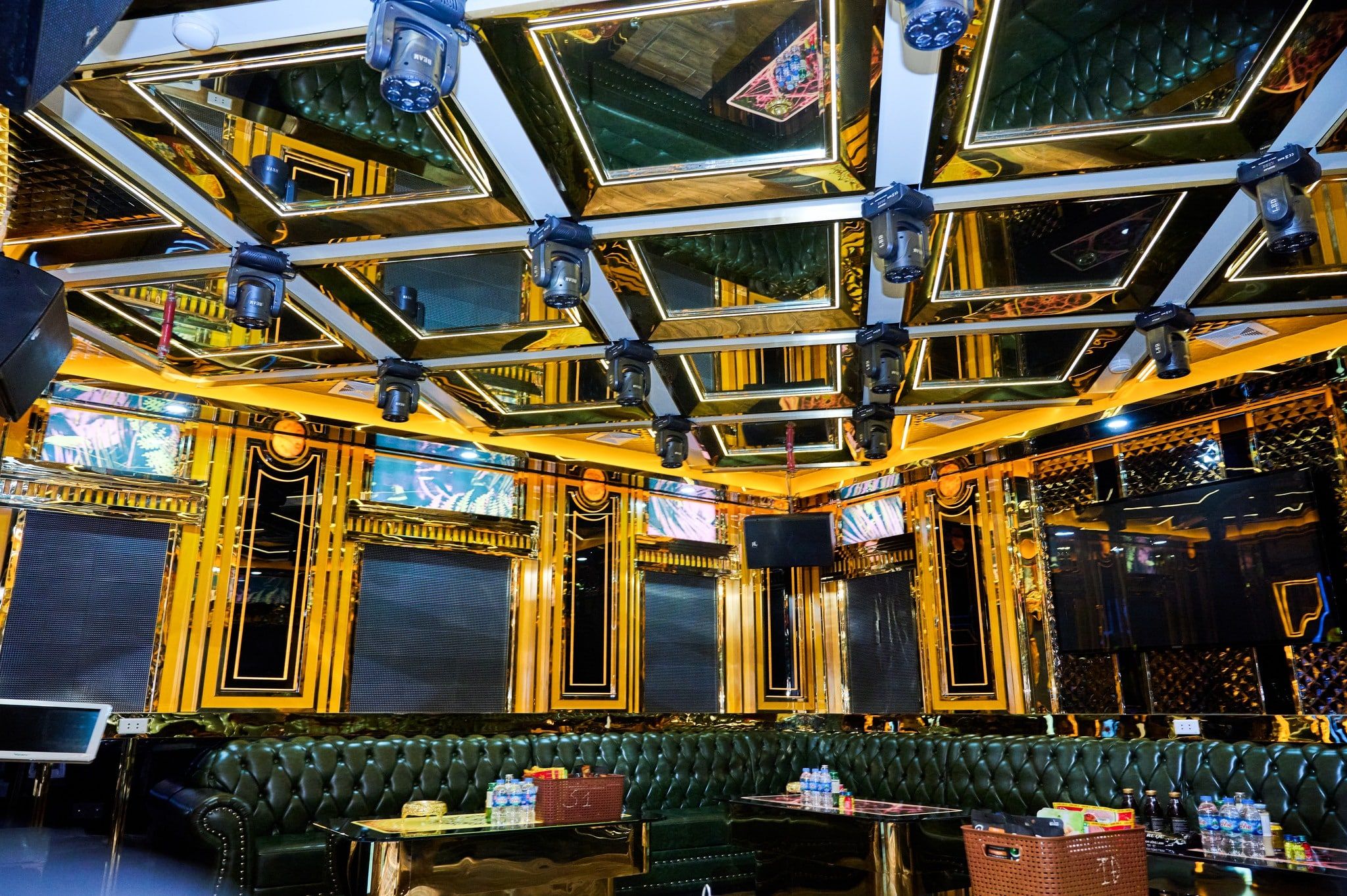 Karaoke Rồng Vàng - 12 Nguyễn Khang