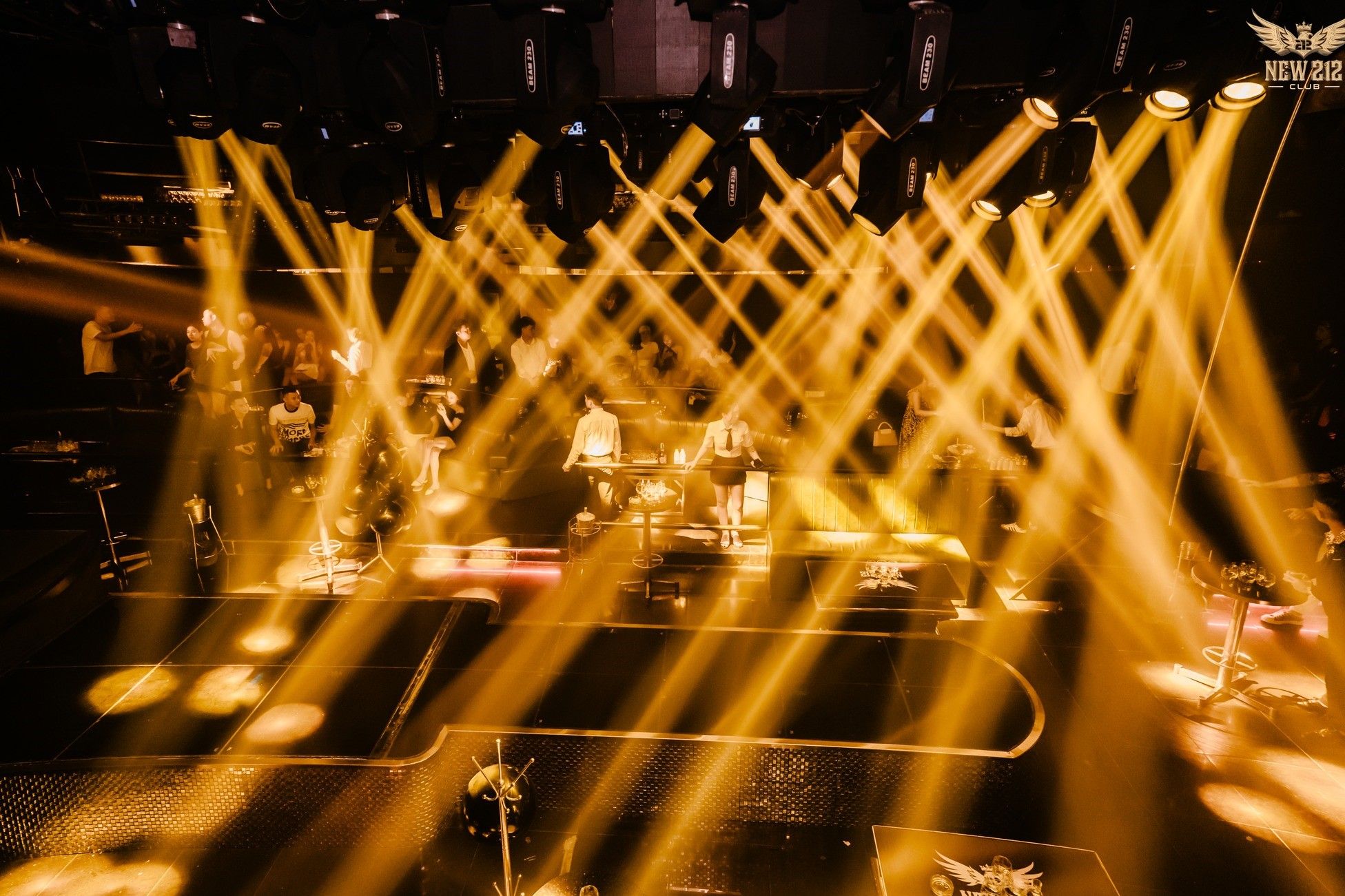 New 212 Club - Du thuyền Marina Trần Hưng Đạo