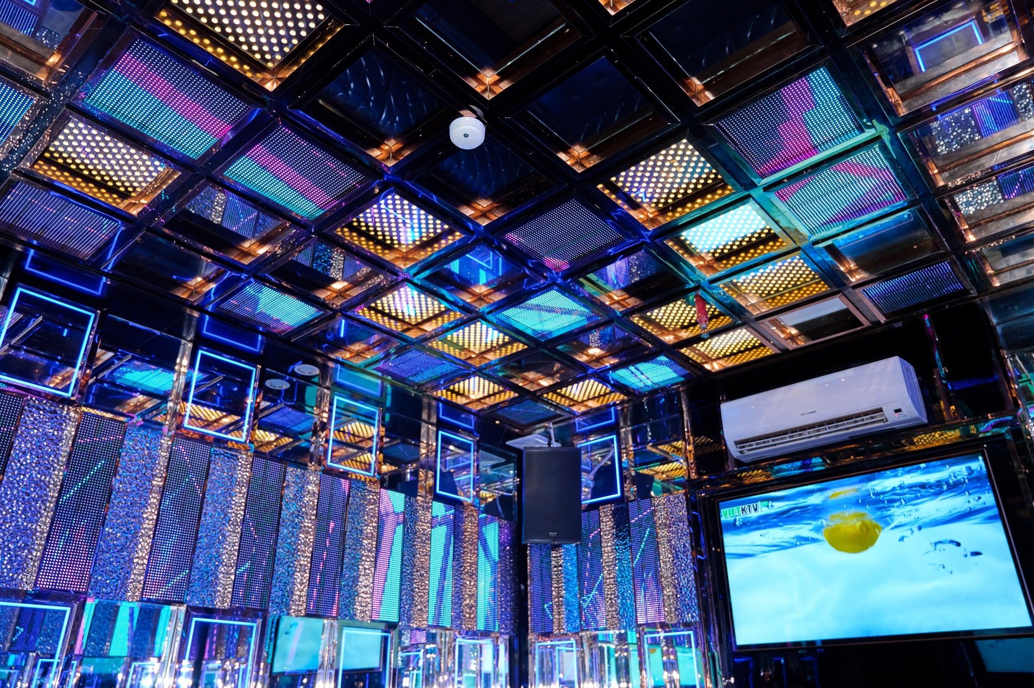 Karaoke Rồng Vàng - 12 Nguyễn Khang