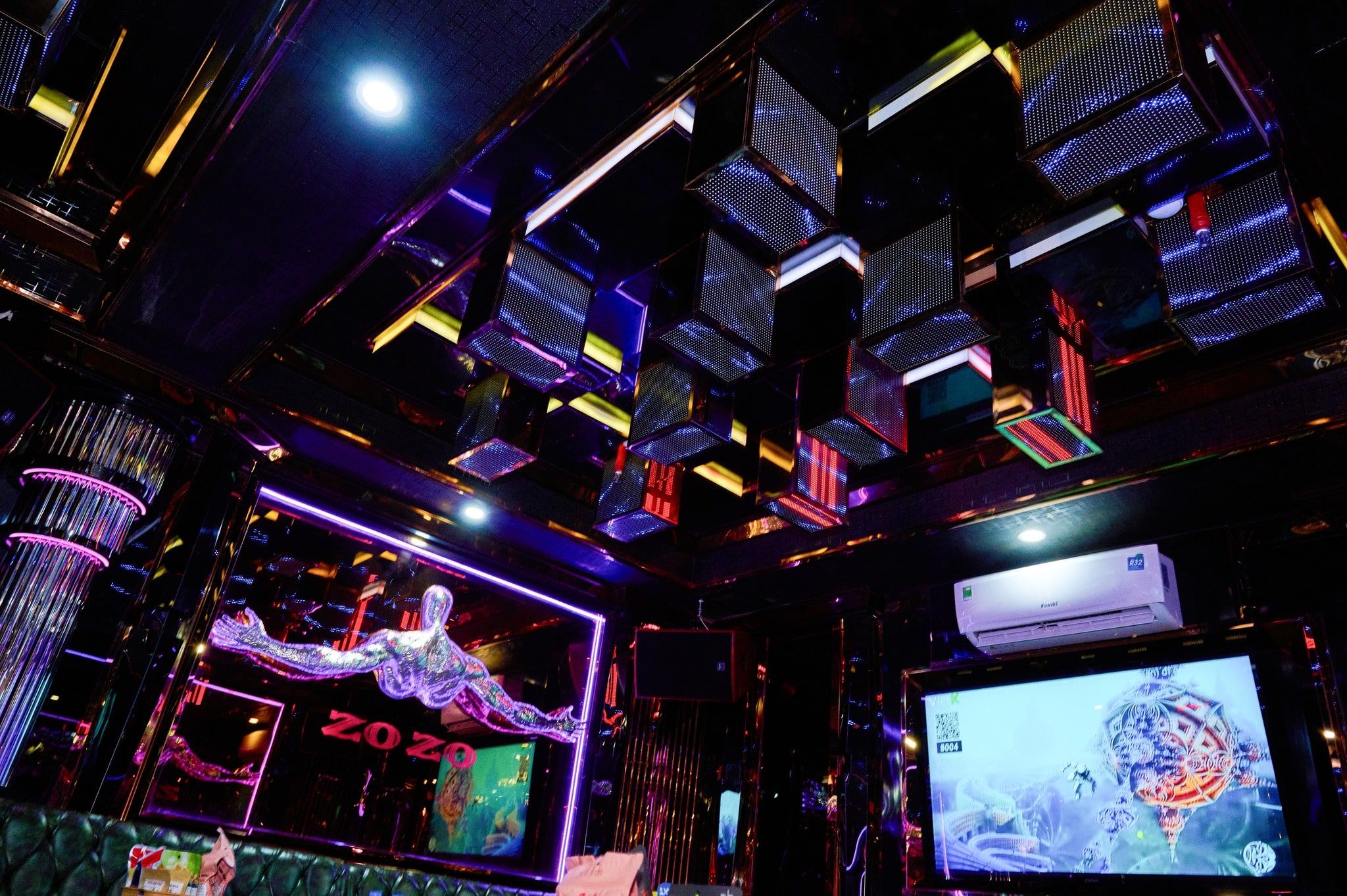 Karaoke Rồng Vàng - 12 Nguyễn Khang