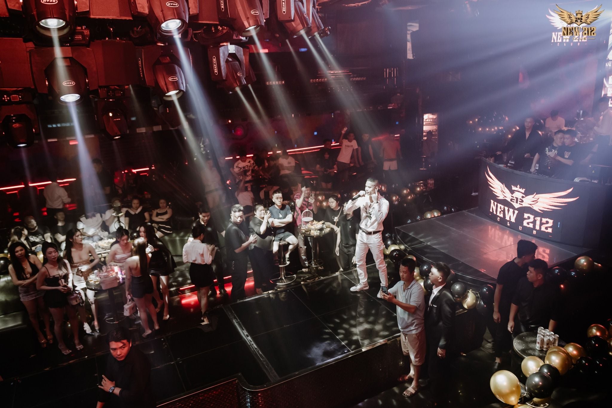 New 212 Club - Du thuyền Marina Trần Hưng Đạo