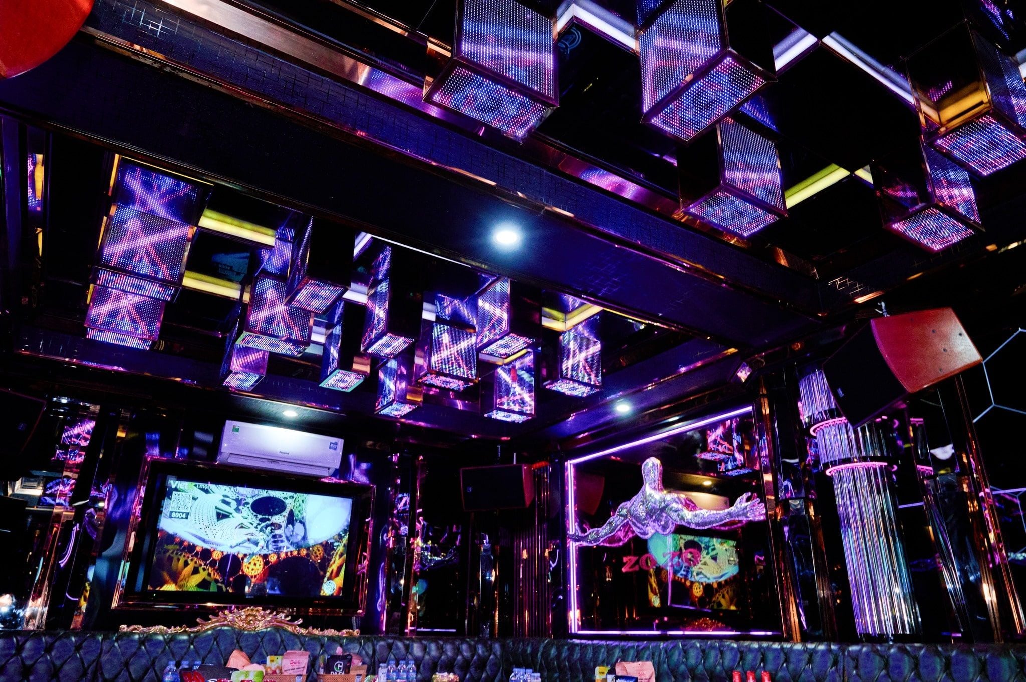 Karaoke Rồng Vàng - 12 Nguyễn Khang