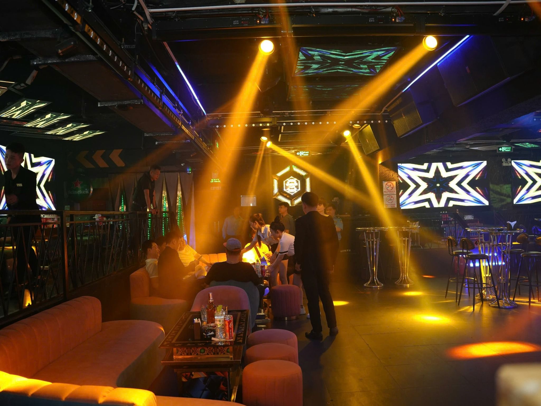 68 Club - 92 - 94 Vườn Lài
