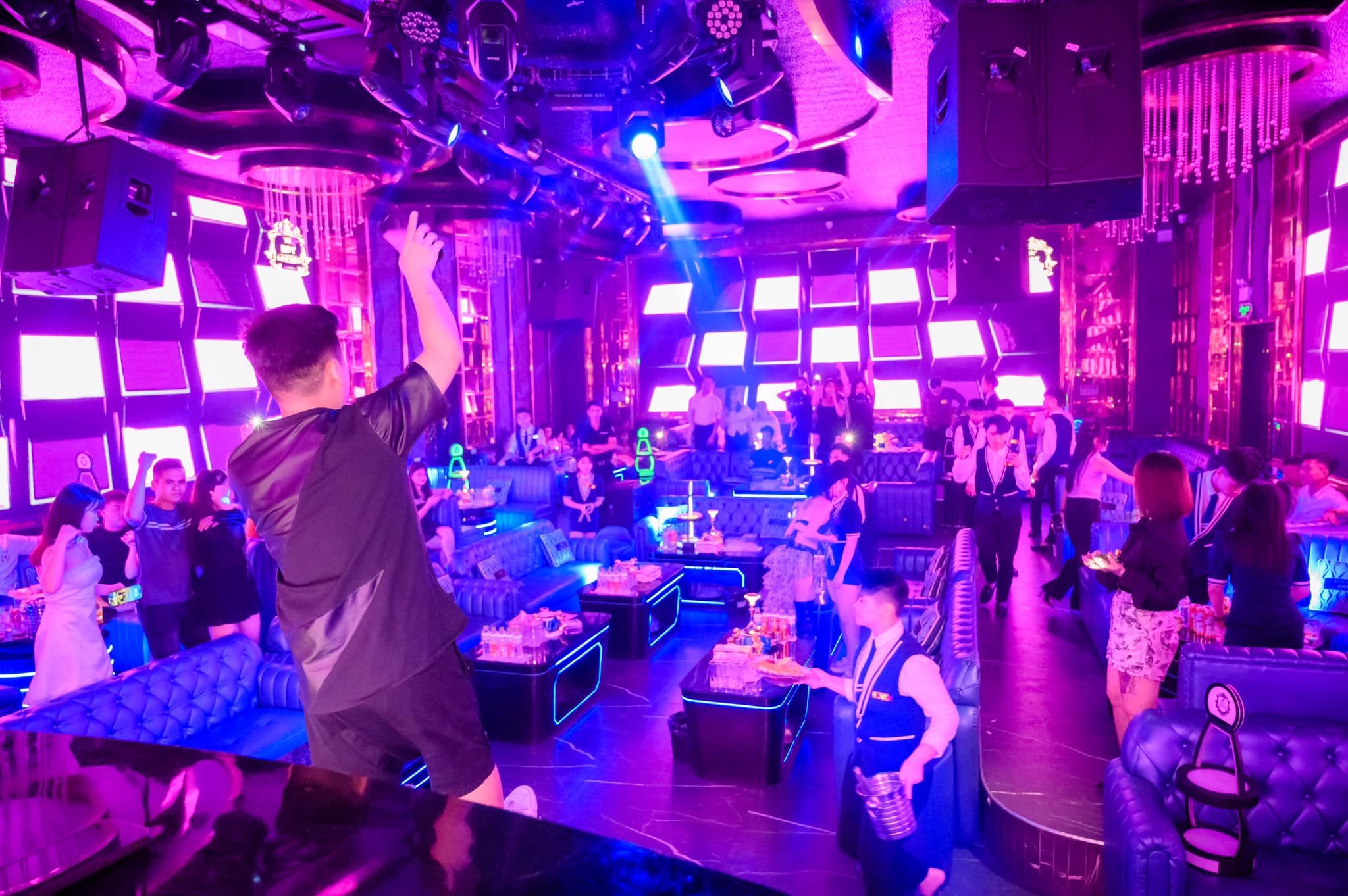Roy Lounge - 86 Phạm Văn Đồng