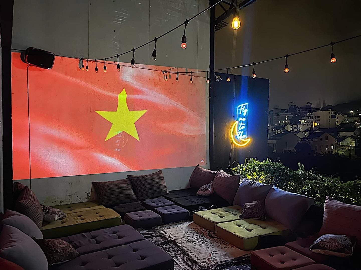 The Balcony Speakeasy Bar - 6 Quang Trung