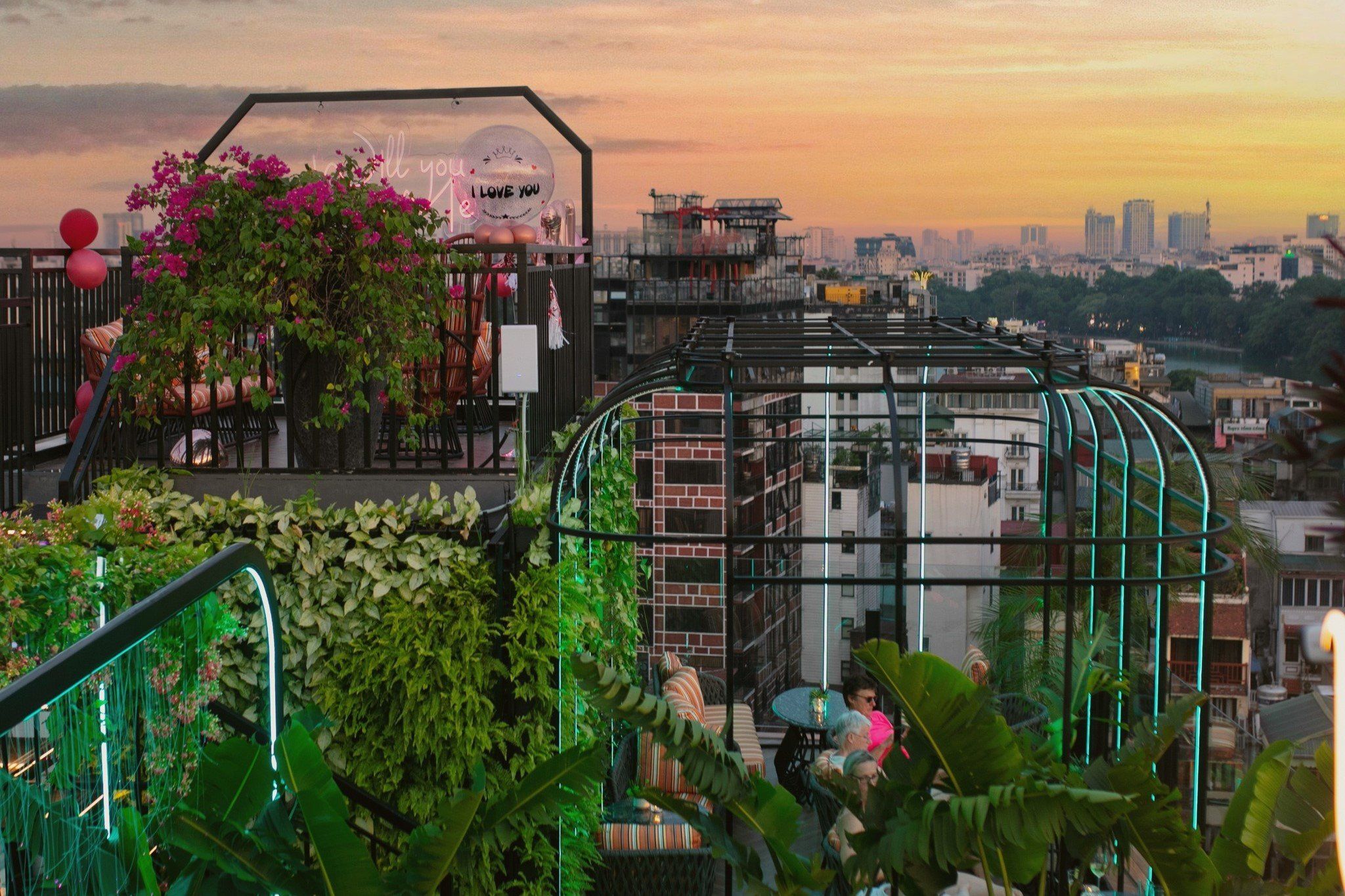 Upper Haven Sky Bar - 21 Lương Ngọc Quyến