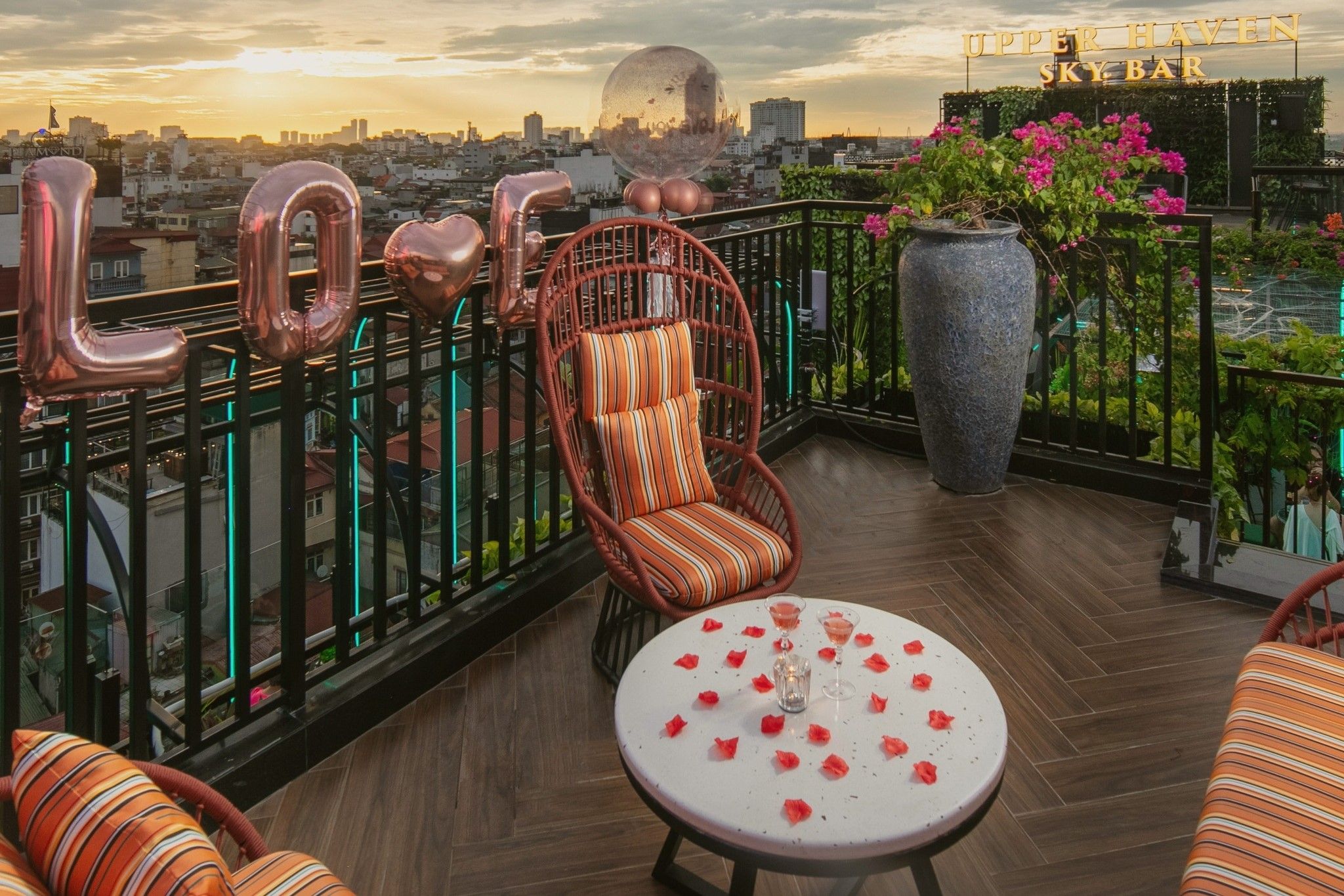 Upper Haven Sky Bar - 21 Lương Ngọc Quyến