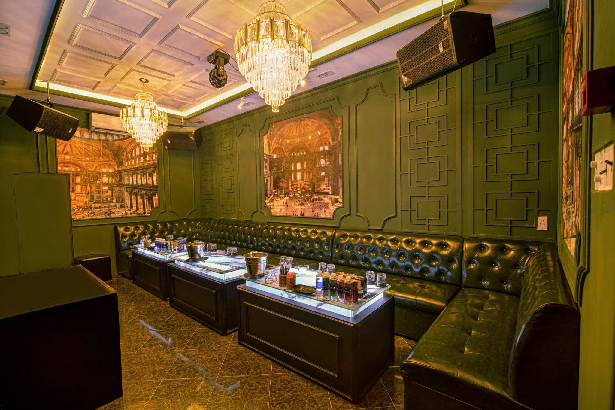 Karaoke Everest Restaurant & KTV - 119 - 121 Lê Thị Hồng Gấm