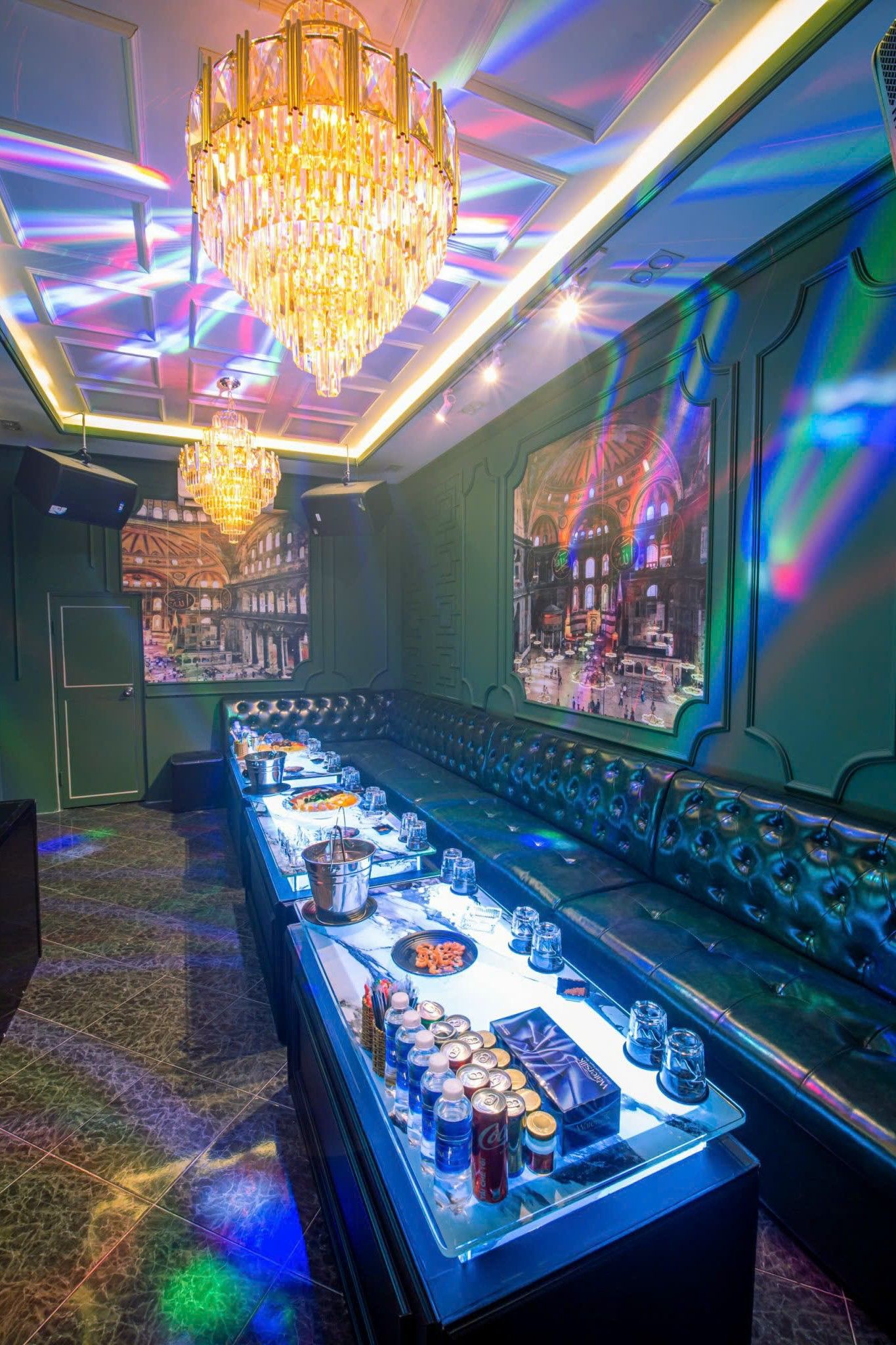 Karaoke Everest Restaurant & KTV - 119 - 121 Lê Thị Hồng Gấm