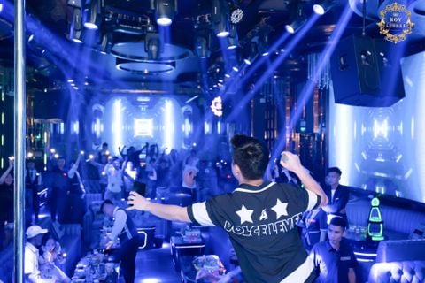Roy Lounge - 86 Phạm Văn Đồng