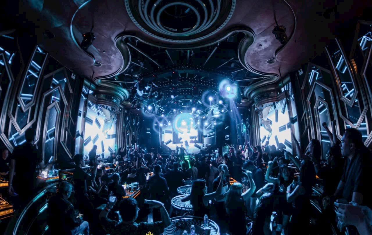 HEY CLUB - 57 Cửa Nam