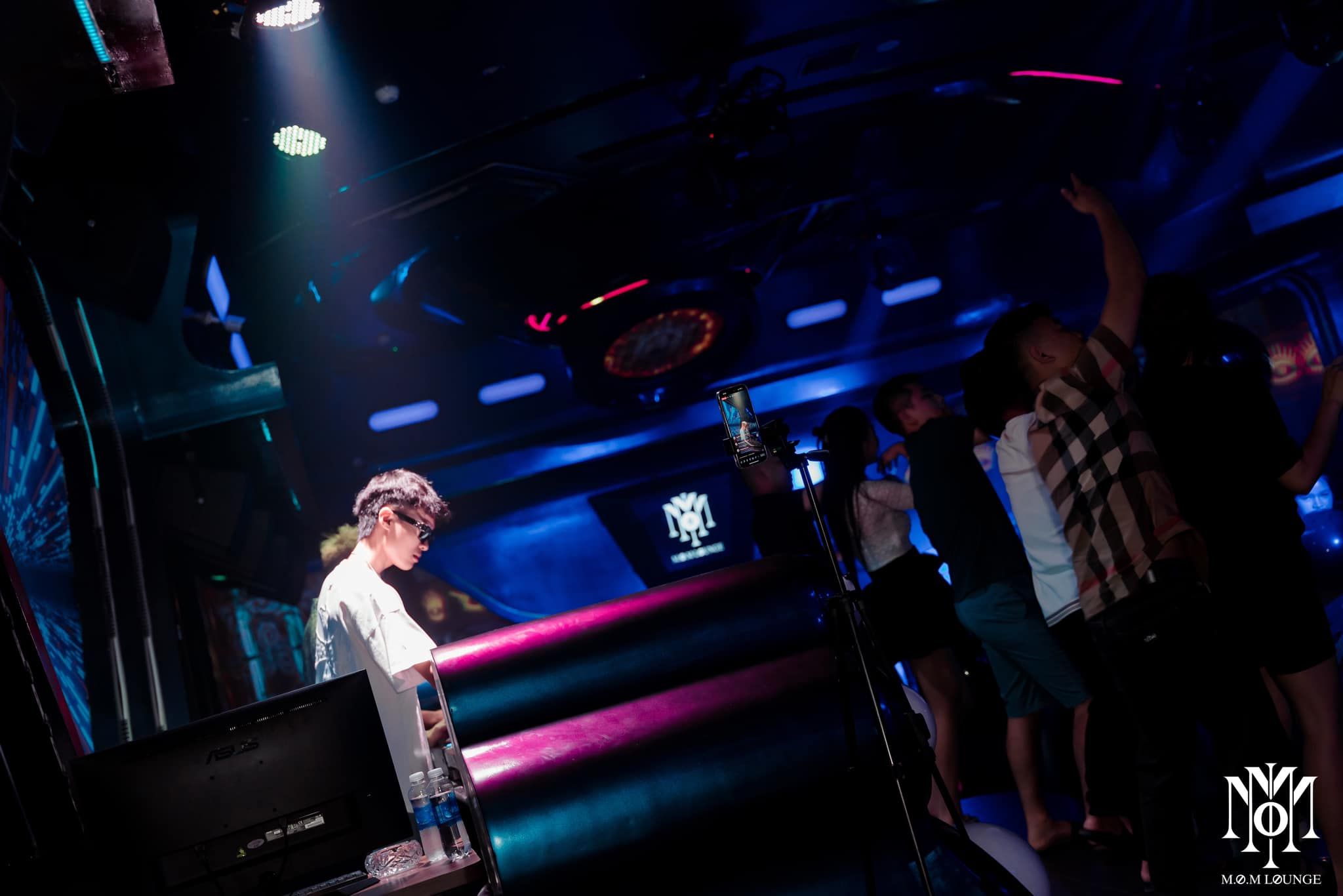 M.O.M Lounge Việt Trì - 419 Nguyễn Du
