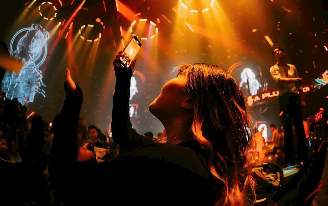 HEY CLUB - 57 Cửa Nam