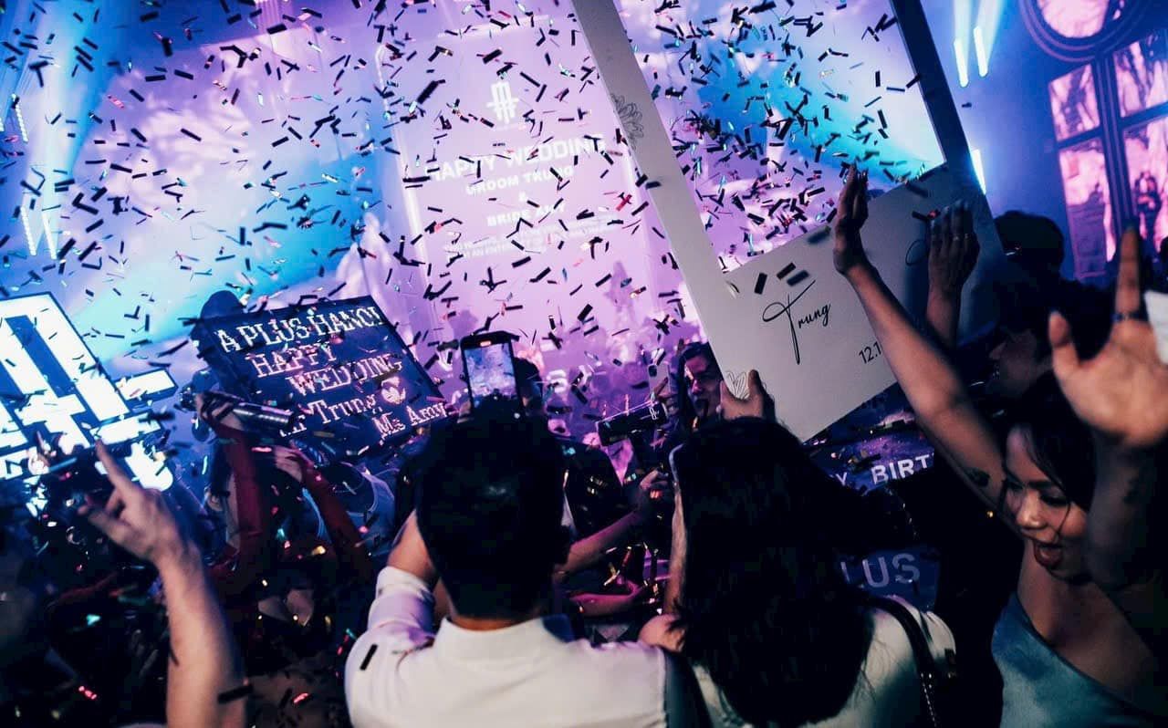 HEY CLUB - 57 Cửa Nam