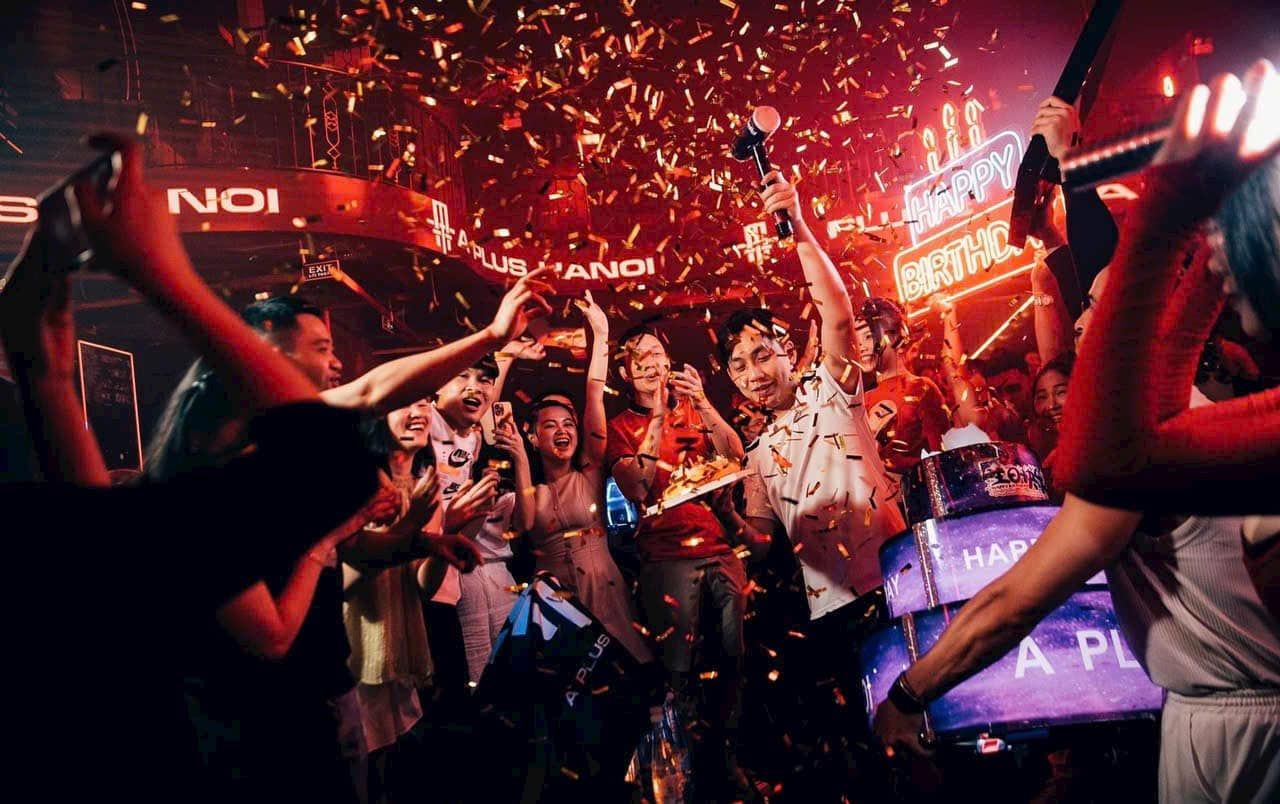 HEY CLUB - 57 Cửa Nam