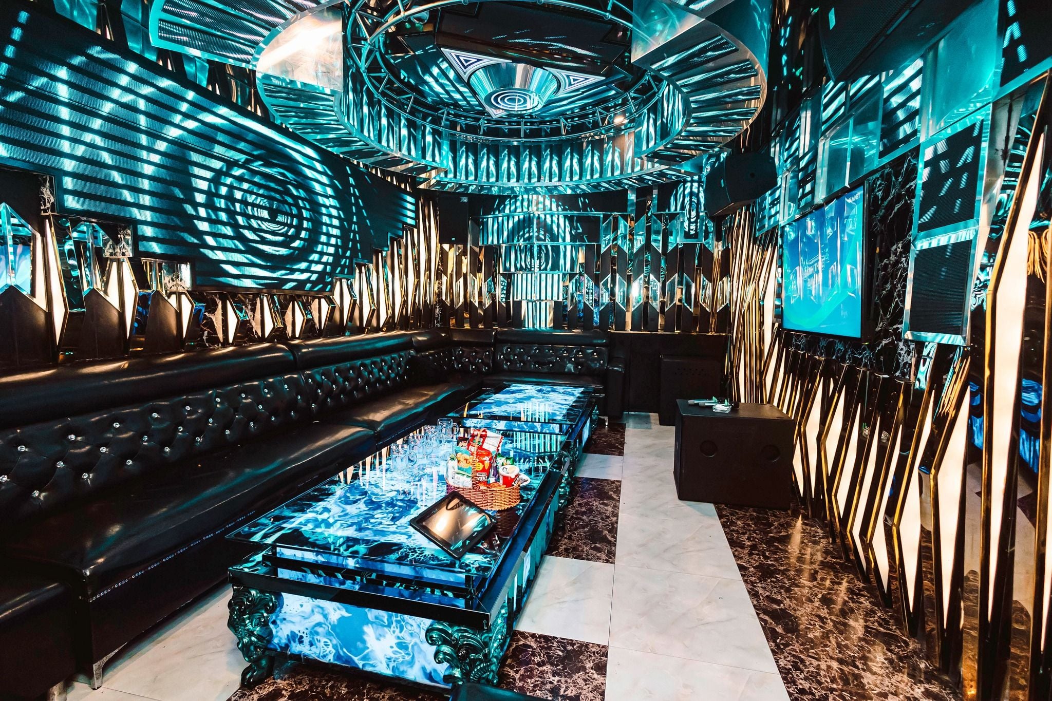 Karaoke White Star - 370 Dương Quảng Hàm