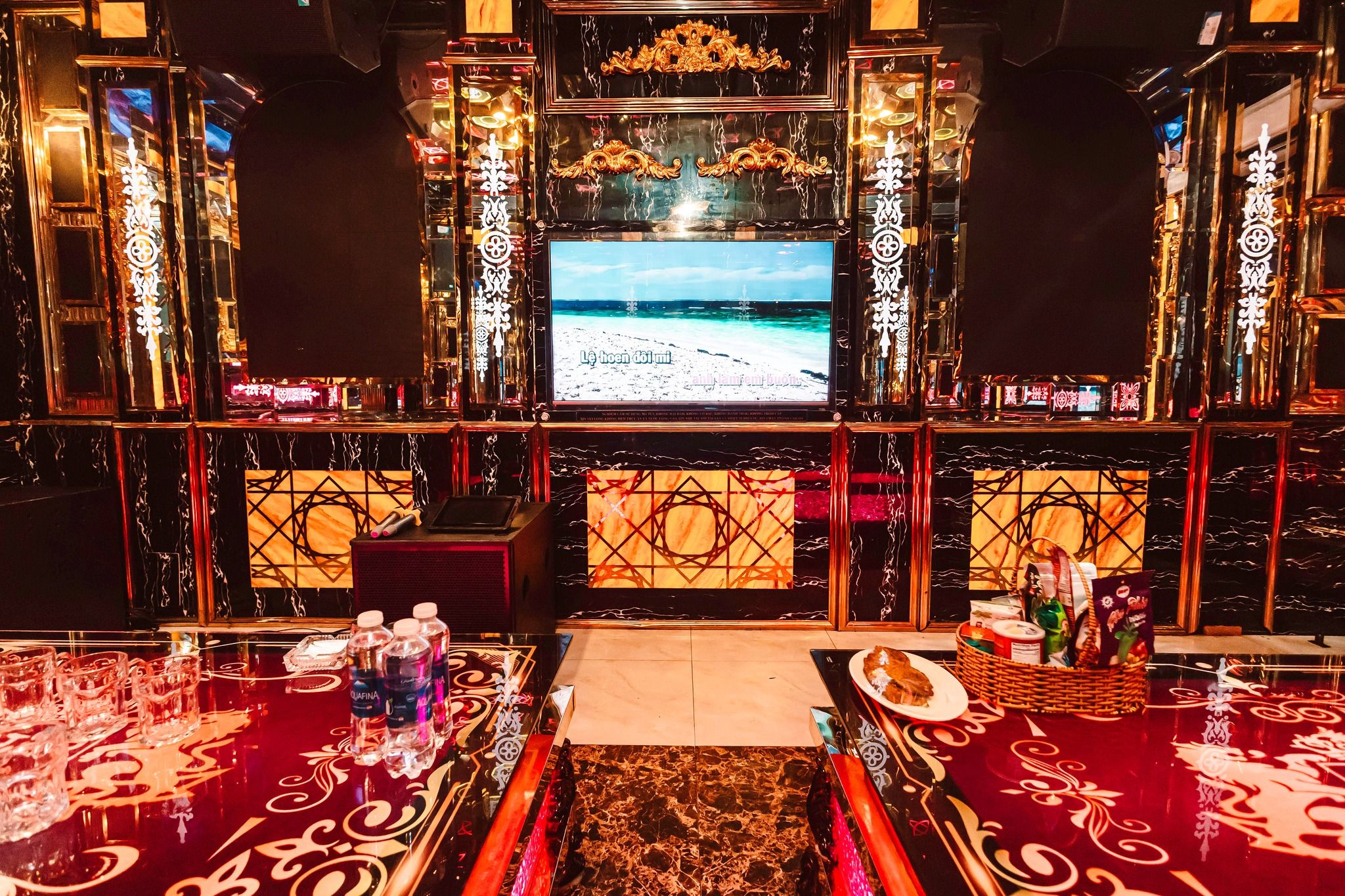 Karaoke White Star - 370 Dương Quảng Hàm