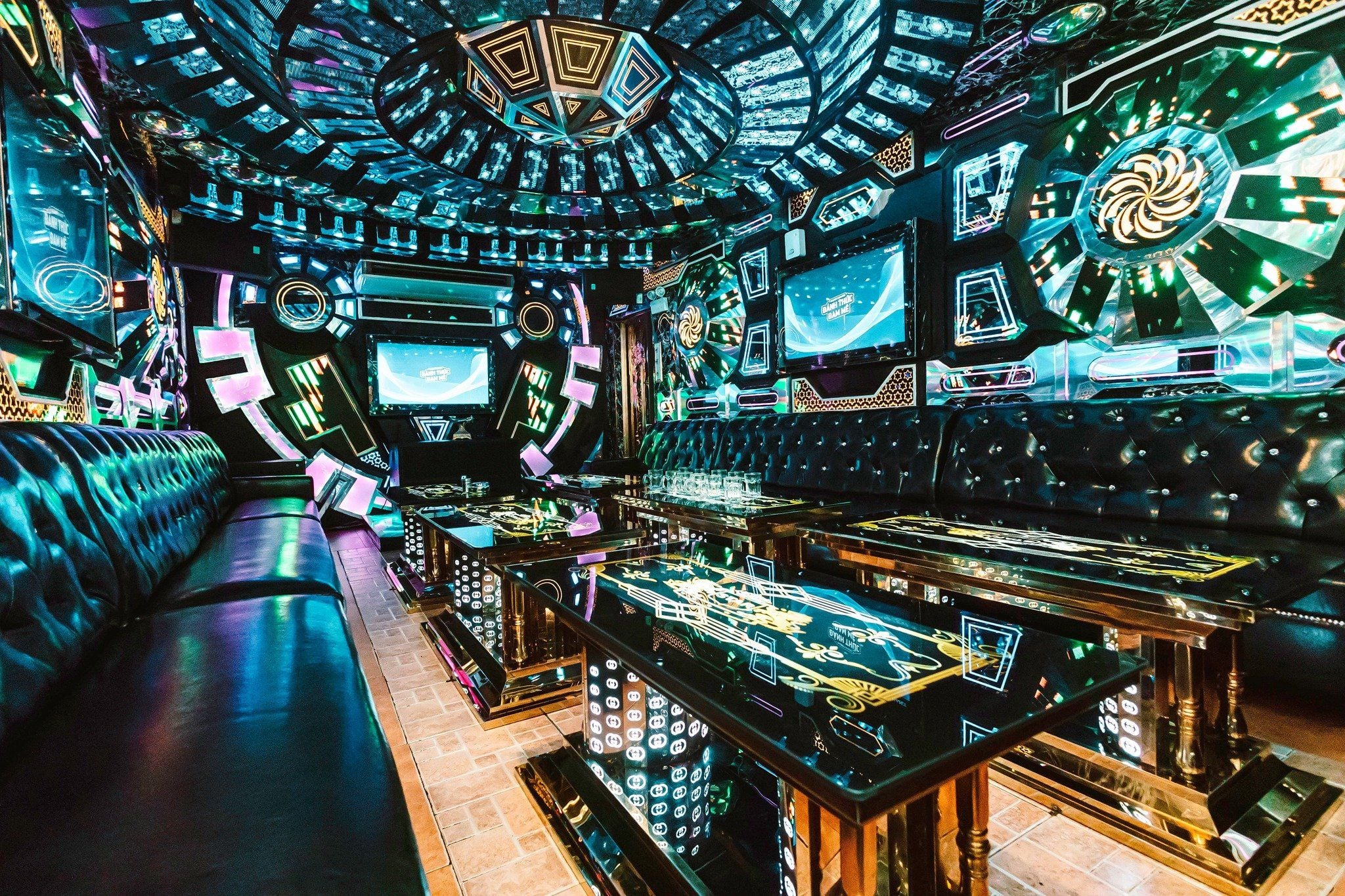 Karaoke White Star - 370 Dương Quảng Hàm