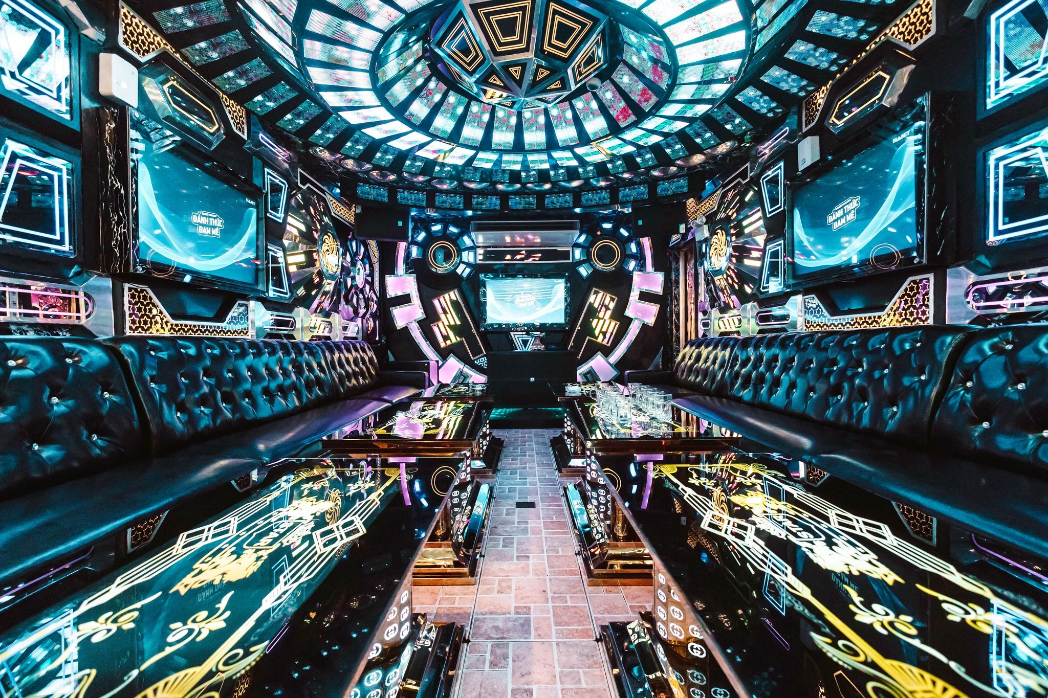 Karaoke White Star - 370 Dương Quảng Hàm