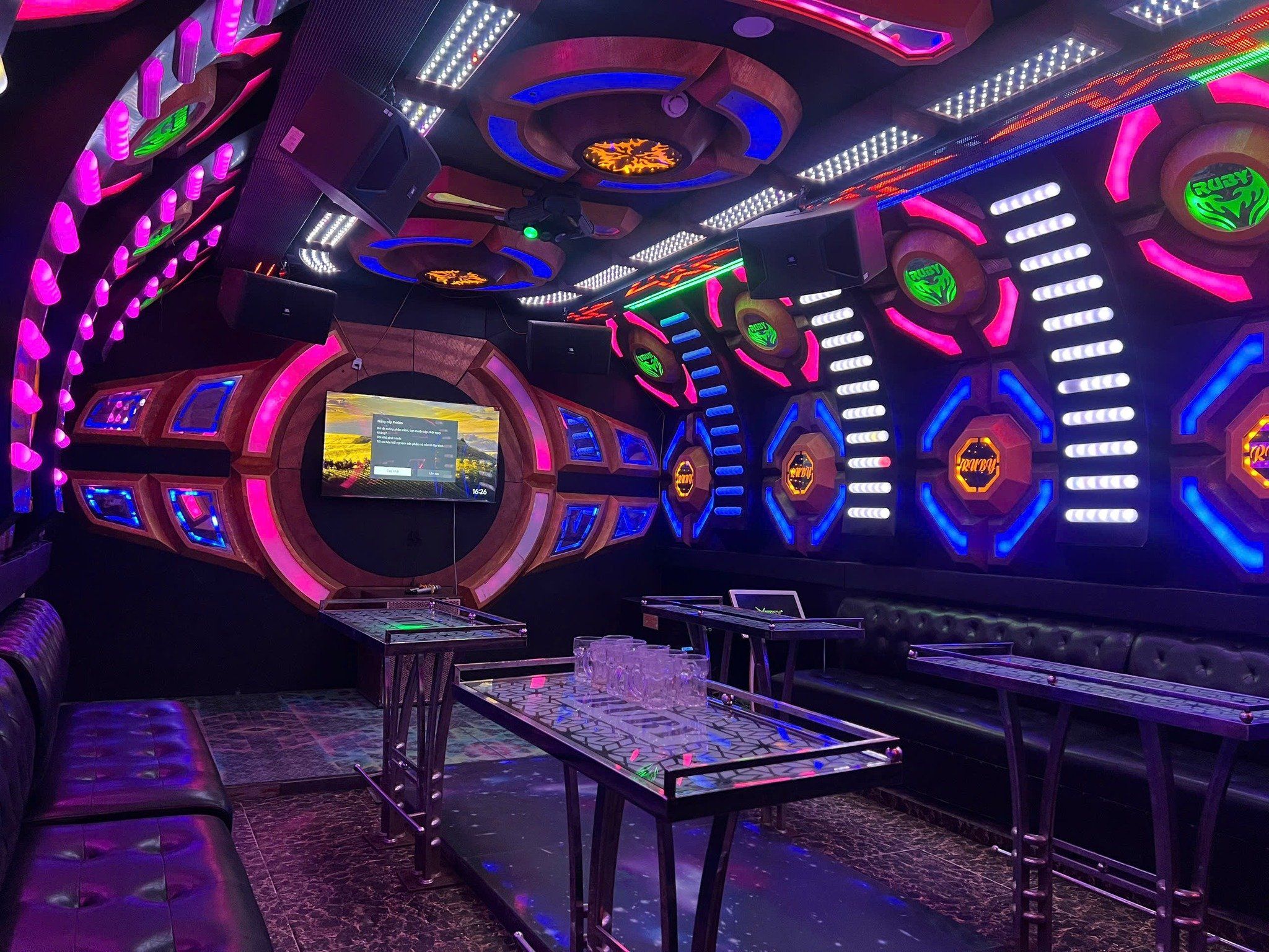 Karaoke Ruby - 11 Trương Thị Hoa