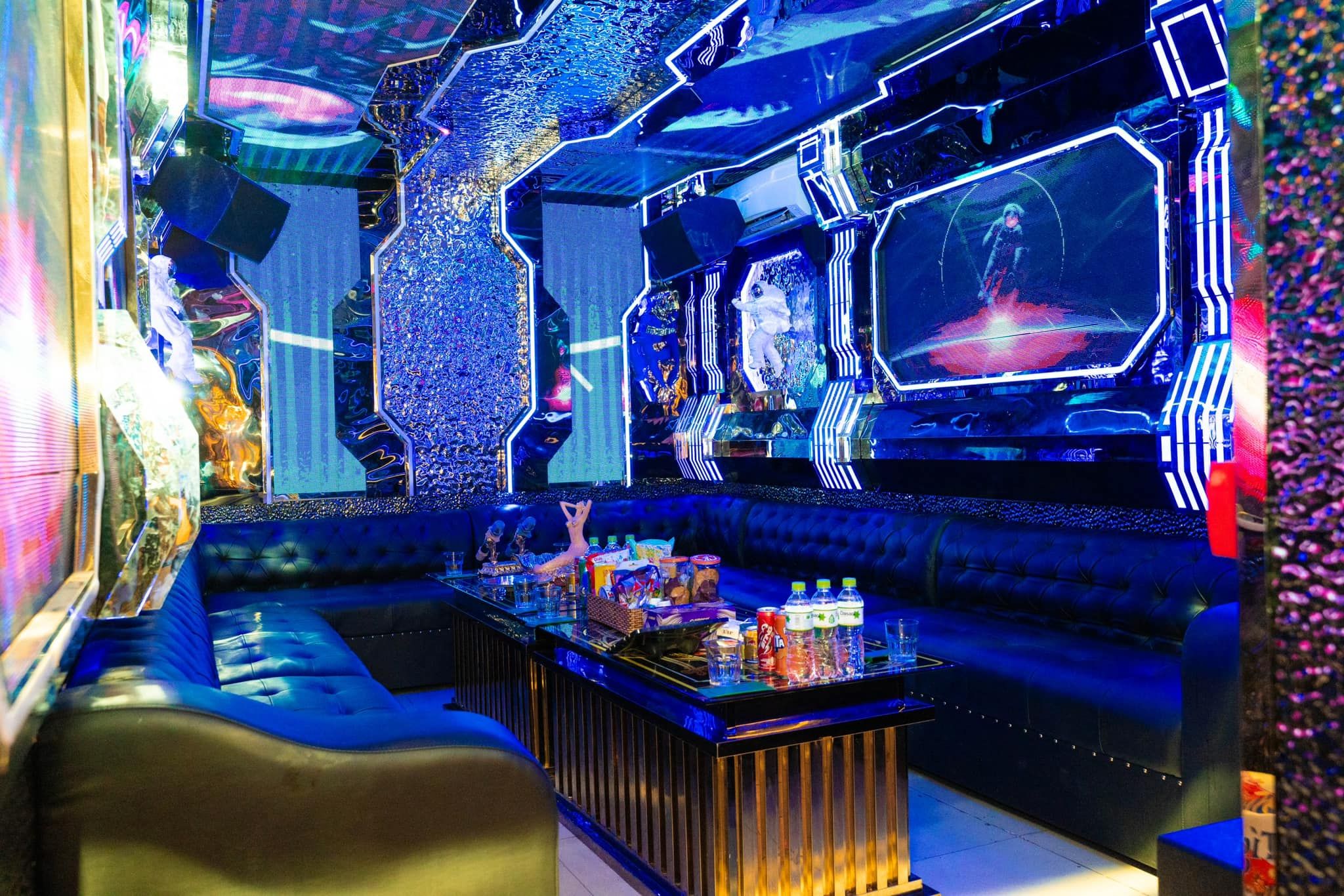 Karaoke SU SU IKA - 179 Quốc Lộ 50