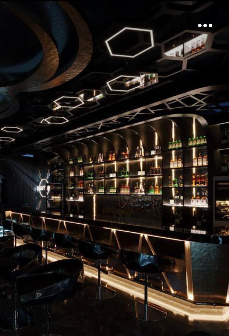 Queen Lounge & Bar - 131 Dương Đình Nghệ