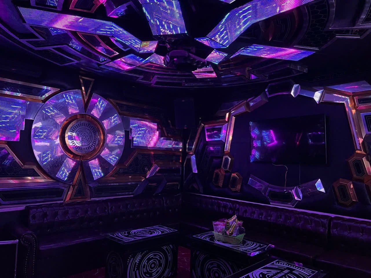 Karaoke Minh Hiếu - 45/2 Nhà Vuông
