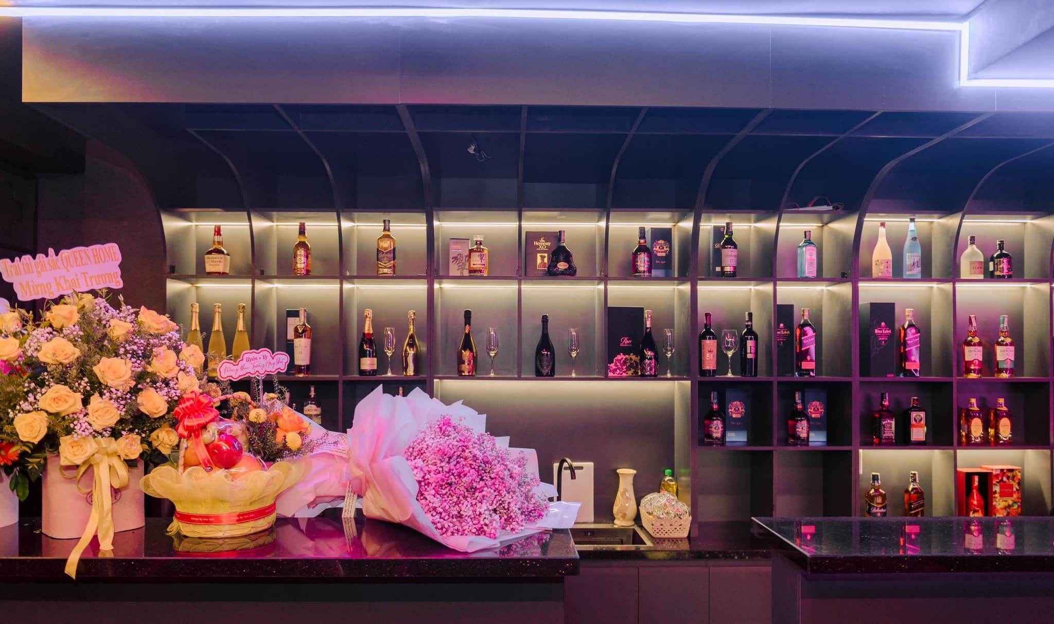 Queen Lounge & Bar - 131 Dương Đình Nghệ