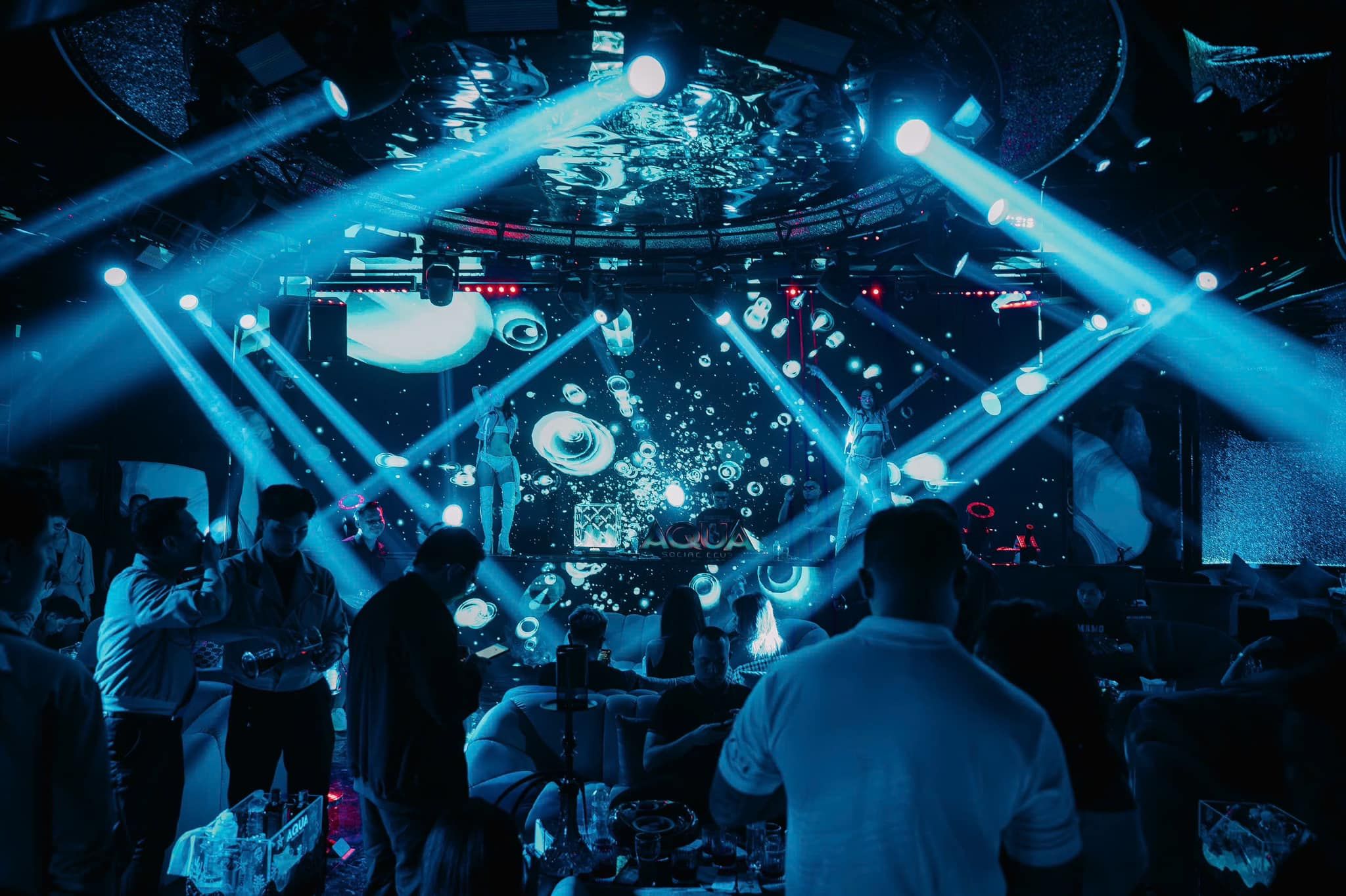 AQUA Social Club - 10 Trương Định
