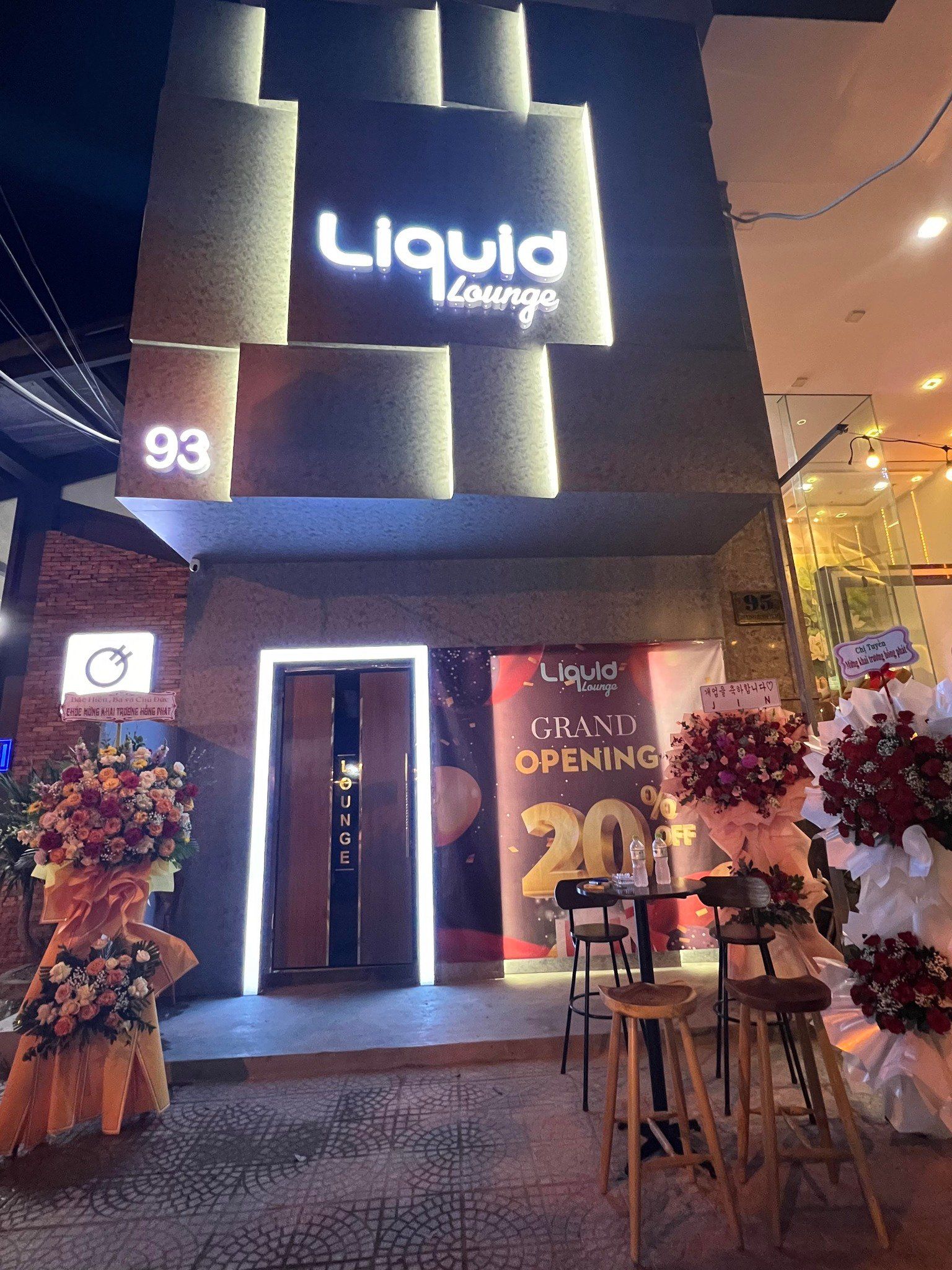 Liquid Lounge - 93 Dương Đình Nghệ