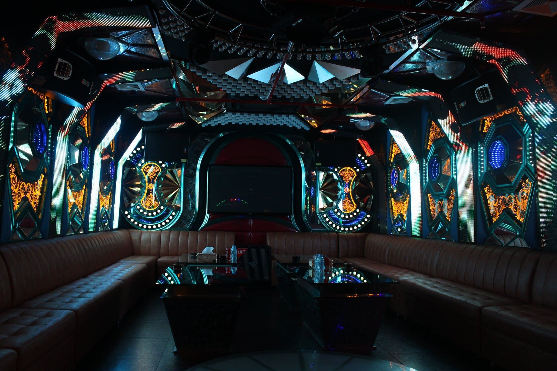 Karaoke Summit - 36 Bùi Thị Xuân