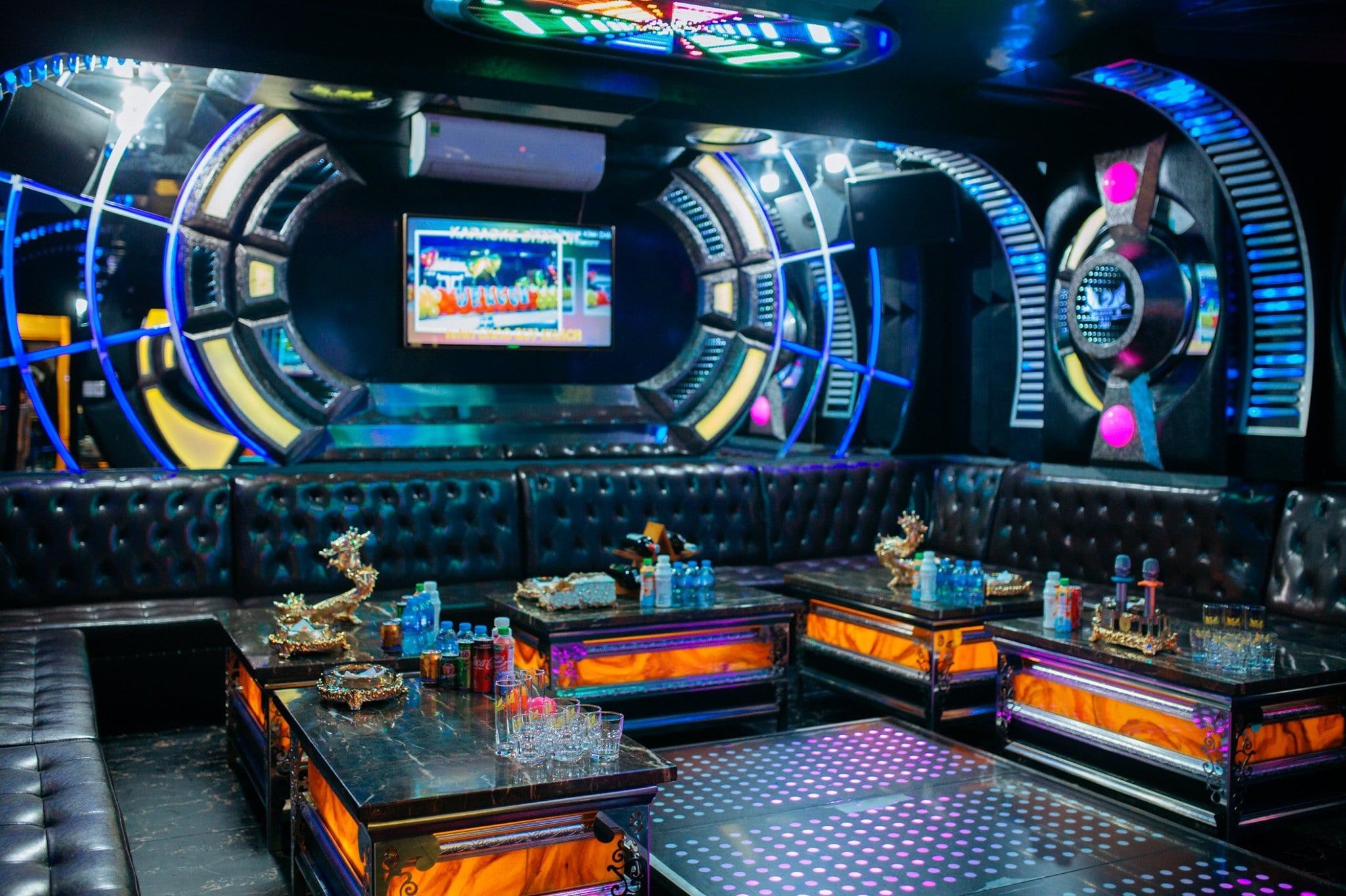 Karaoke 140 Club - 140 Nguyễn Chí Thanh