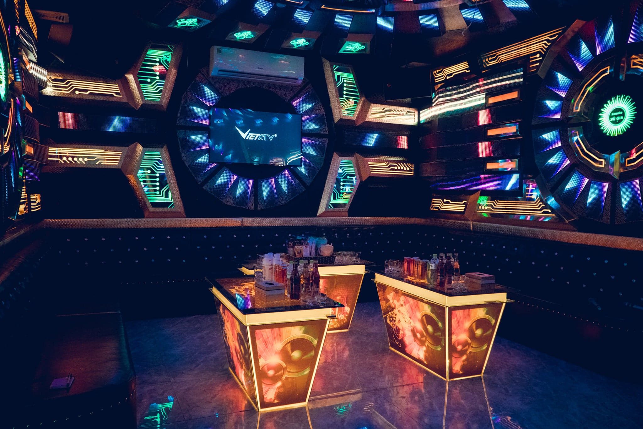 Karaoke Louvre - Yên Thanh