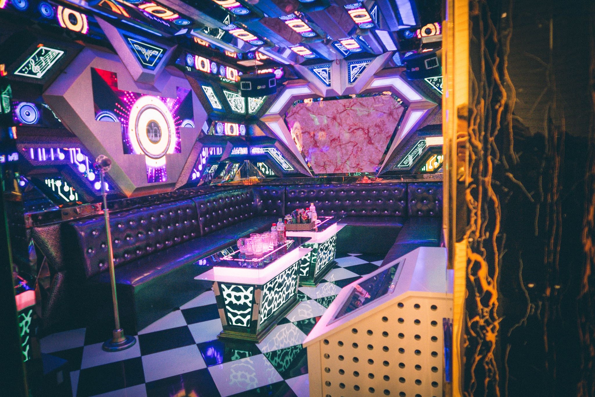 Karaoke Lợi Trang 2 - 32 Nguyễn Văn Trỗi