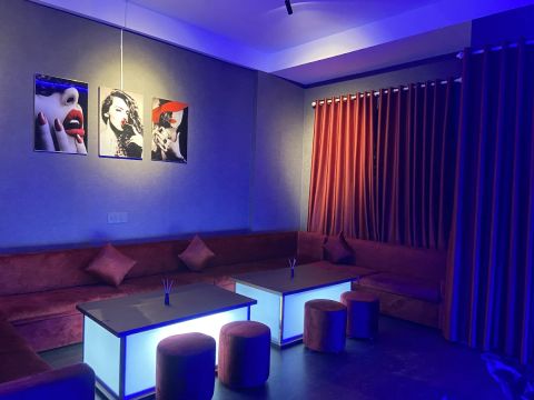 Takara Lounge - 104 Dương Đình Nghệ