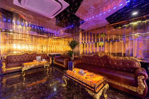 Karaoke Luxury - 11 Hàng Bột