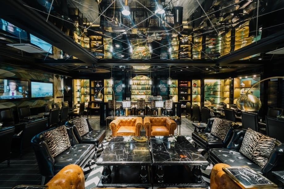 Slay Cocktail Lounge - 191 Hoàng Cầu