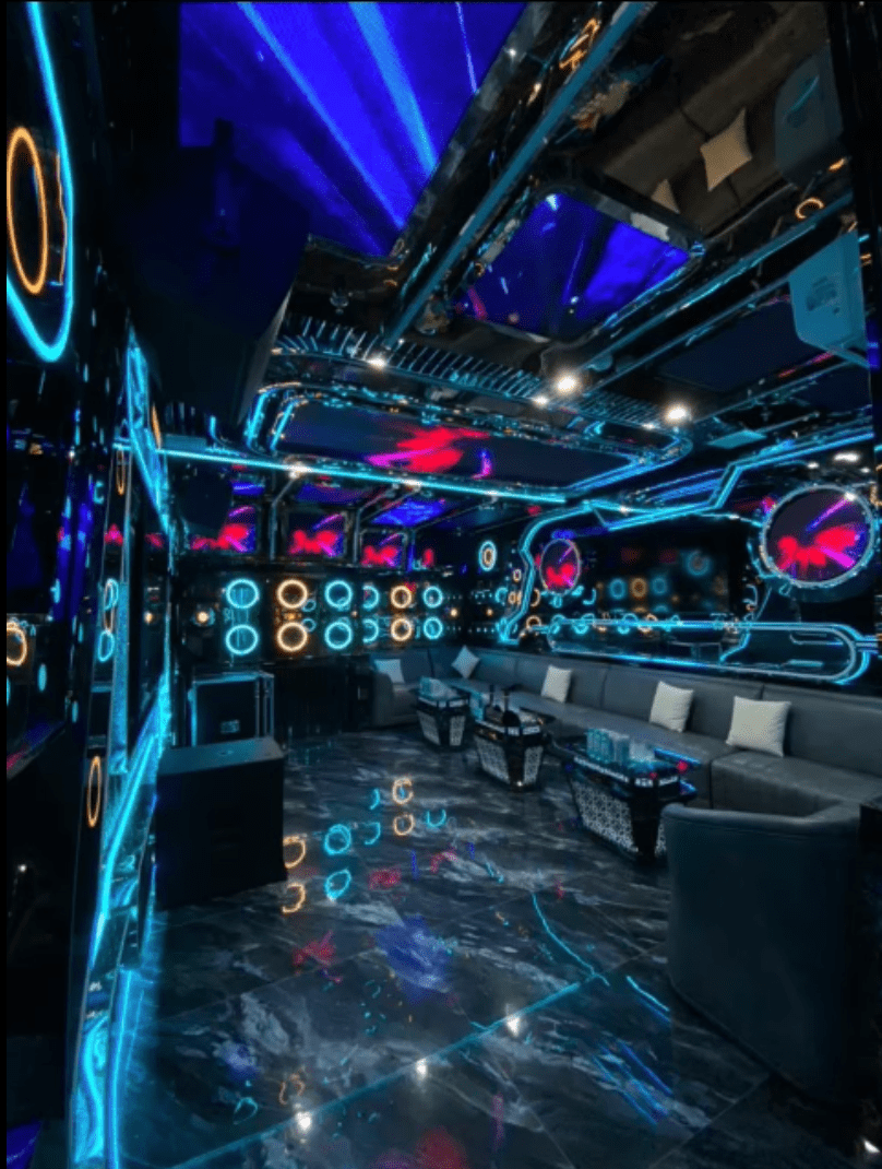 Karaoke Kingdom - Lán Bè