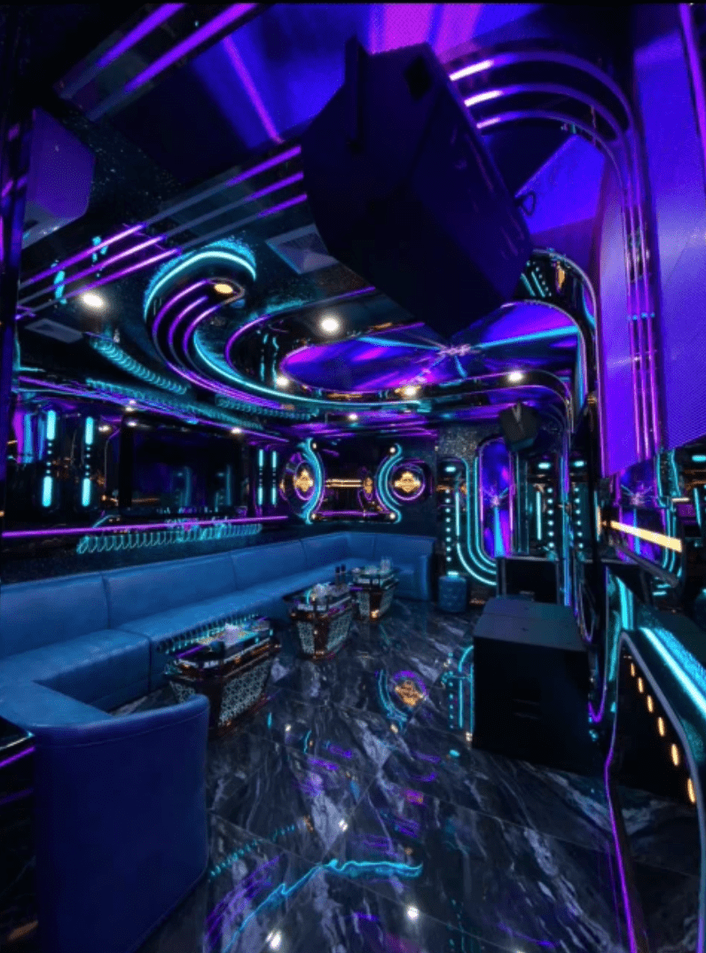 Karaoke Kingdom - Lán Bè