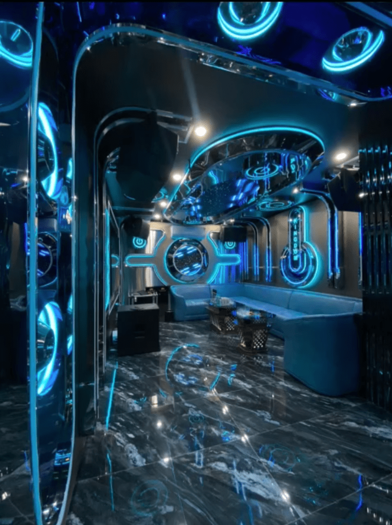 Karaoke Kingdom - Lán Bè