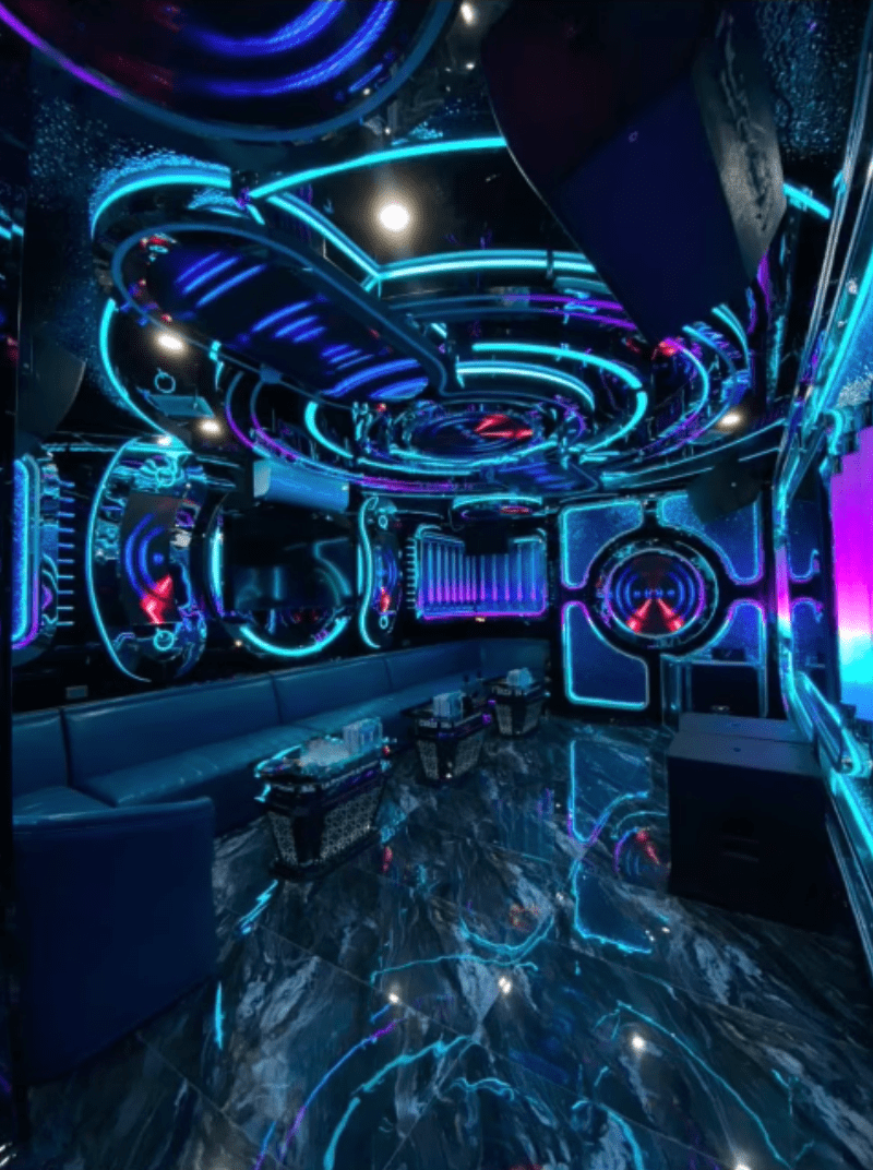 Karaoke Kingdom - Lán Bè