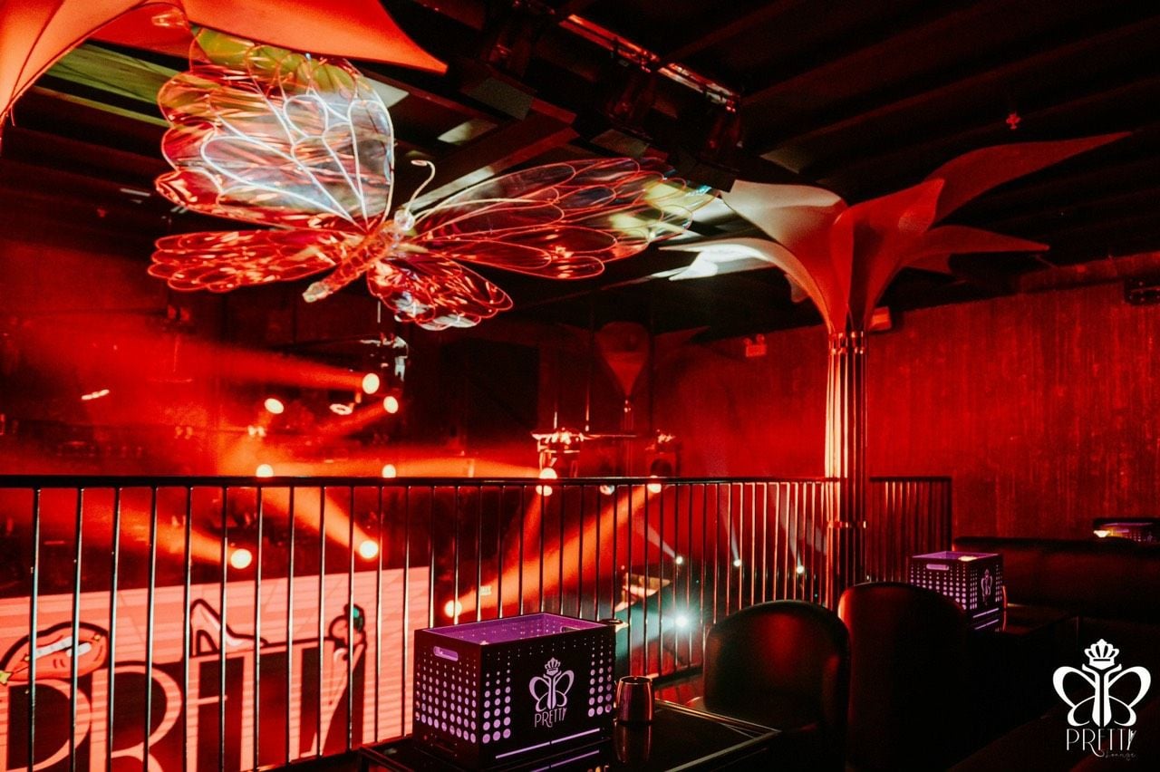 Pretty Lounge - 27 Hòa Mã