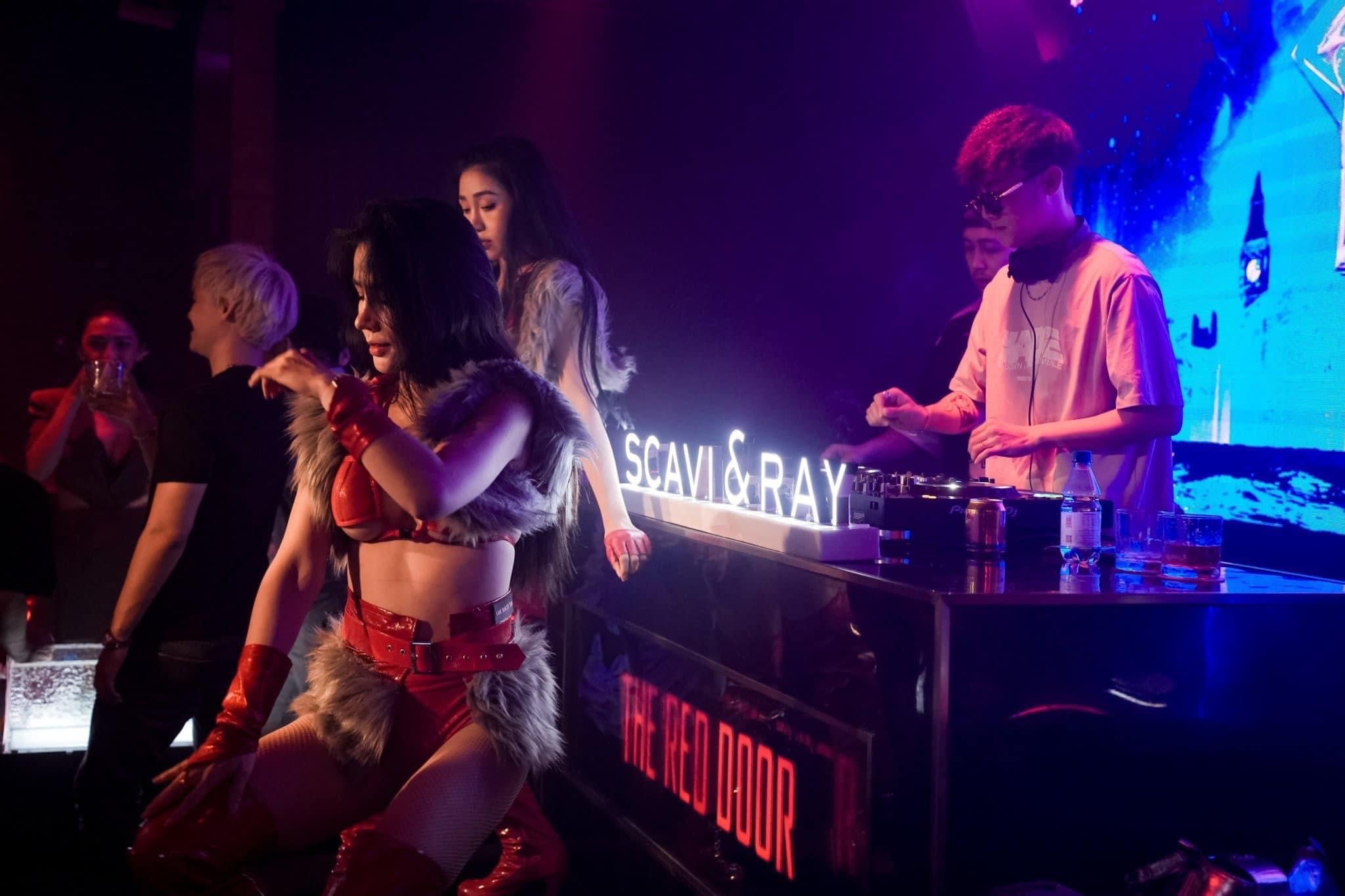 The Red Door - 5 Nguyễn Đình Chiểu