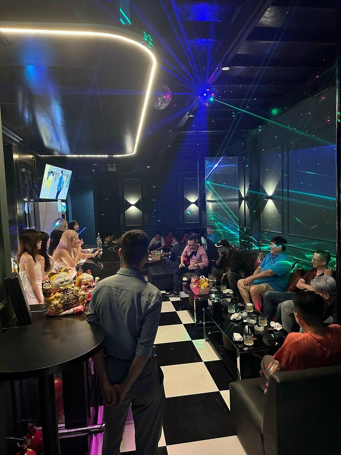 Mystery Bar & Lounge - 138 Dương Đình Nghệ
