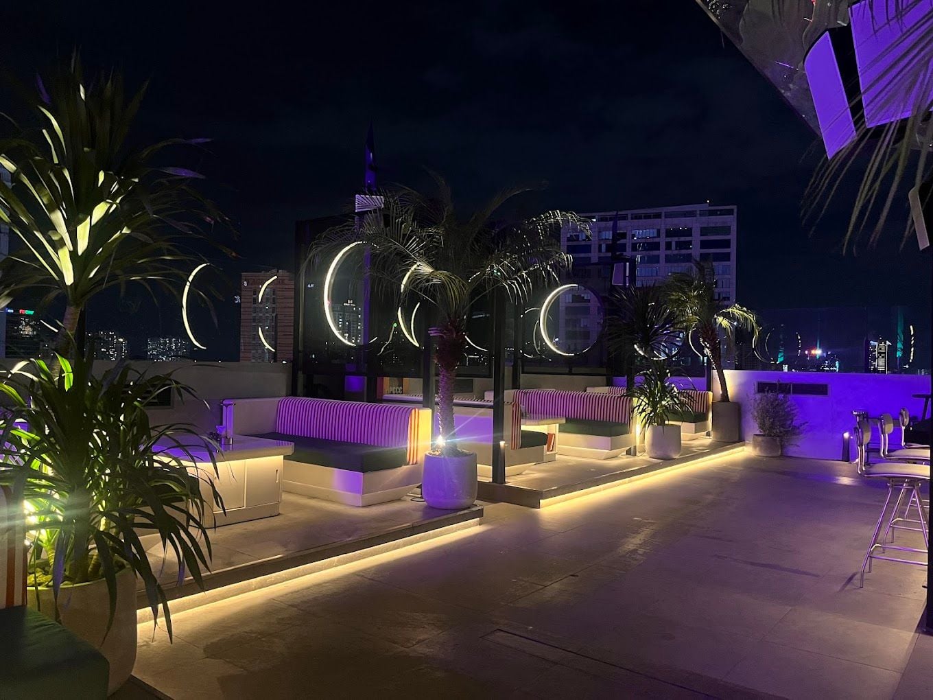 Zion Sky Lounge & Dining - 87A Hàm Nghi