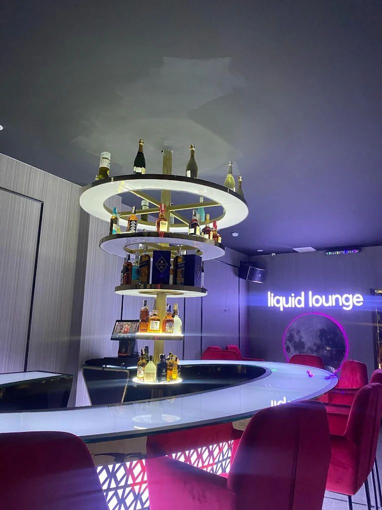 Liquid Lounge - 93 Dương Đình Nghệ