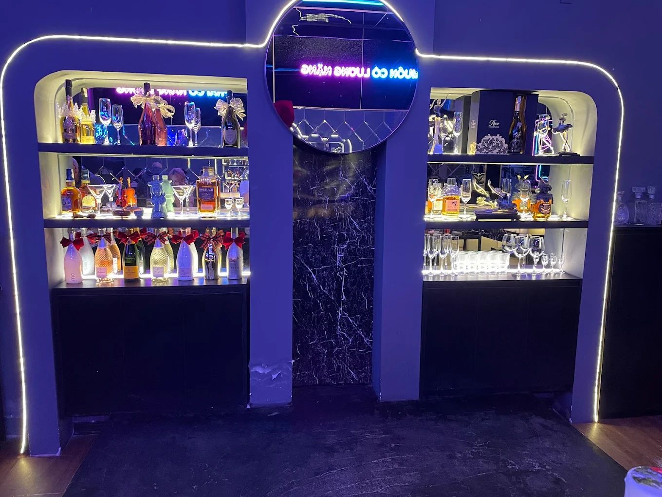 Blank Lounge And Bar - 223 Dương Đình Nghệ