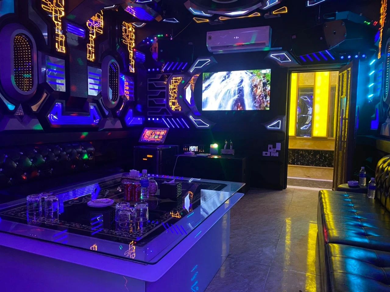 Karaoke New World KTV - 262 Võ Nguyên Giáp